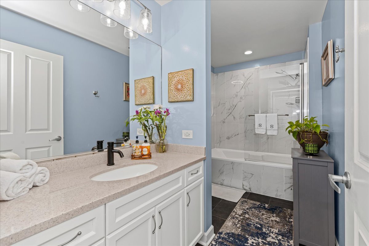 1250 S Michigan Avenue Unit: 907