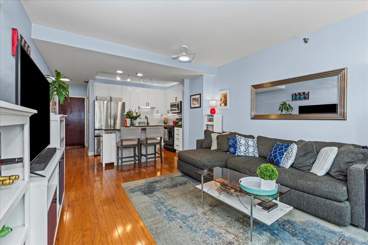 1250 S Michigan Avenue Unit: 907