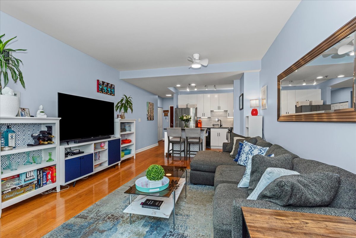 1250 S Michigan Avenue Unit: 907