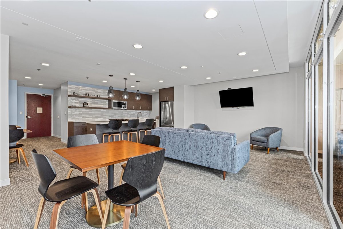 1250 S Michigan Avenue Unit: 907
