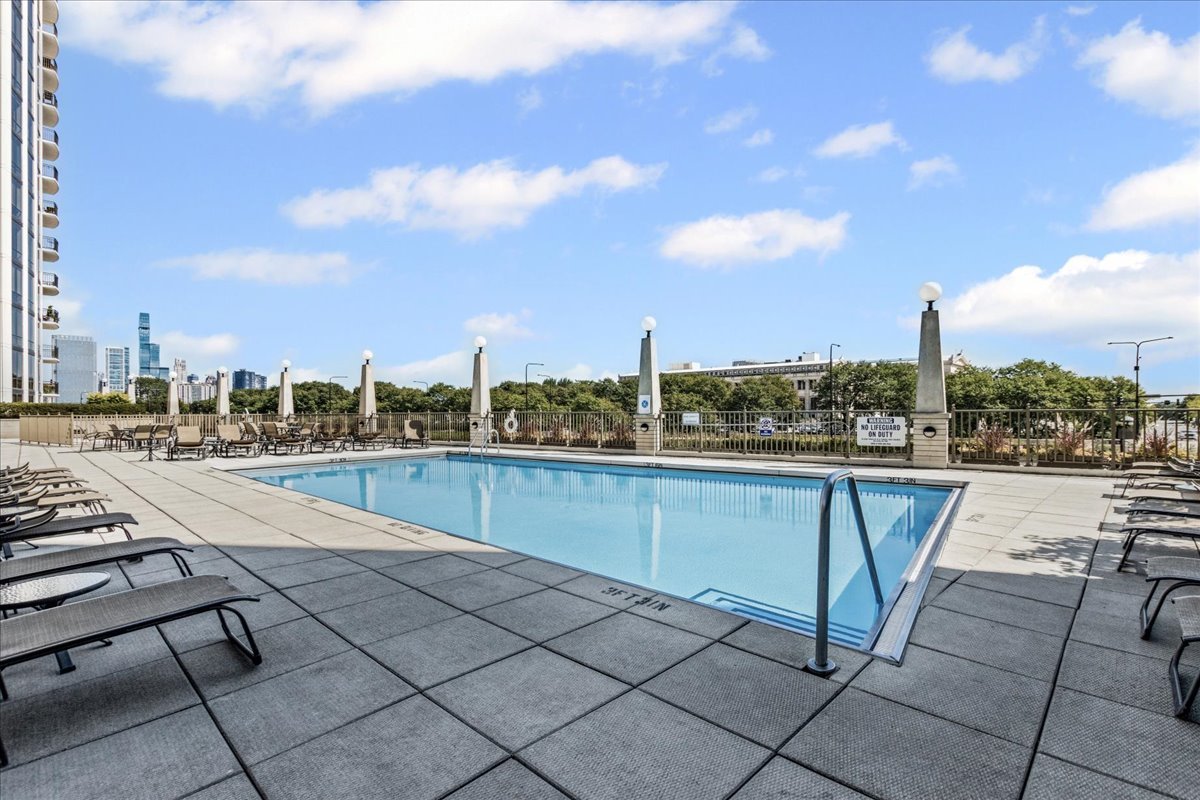 1335 S Prairie Avenue Unit: 1003