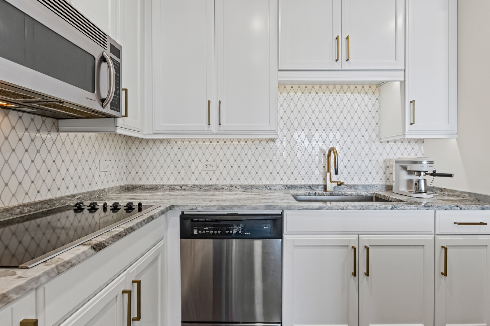 1335 S Prairie Avenue Unit: 1003