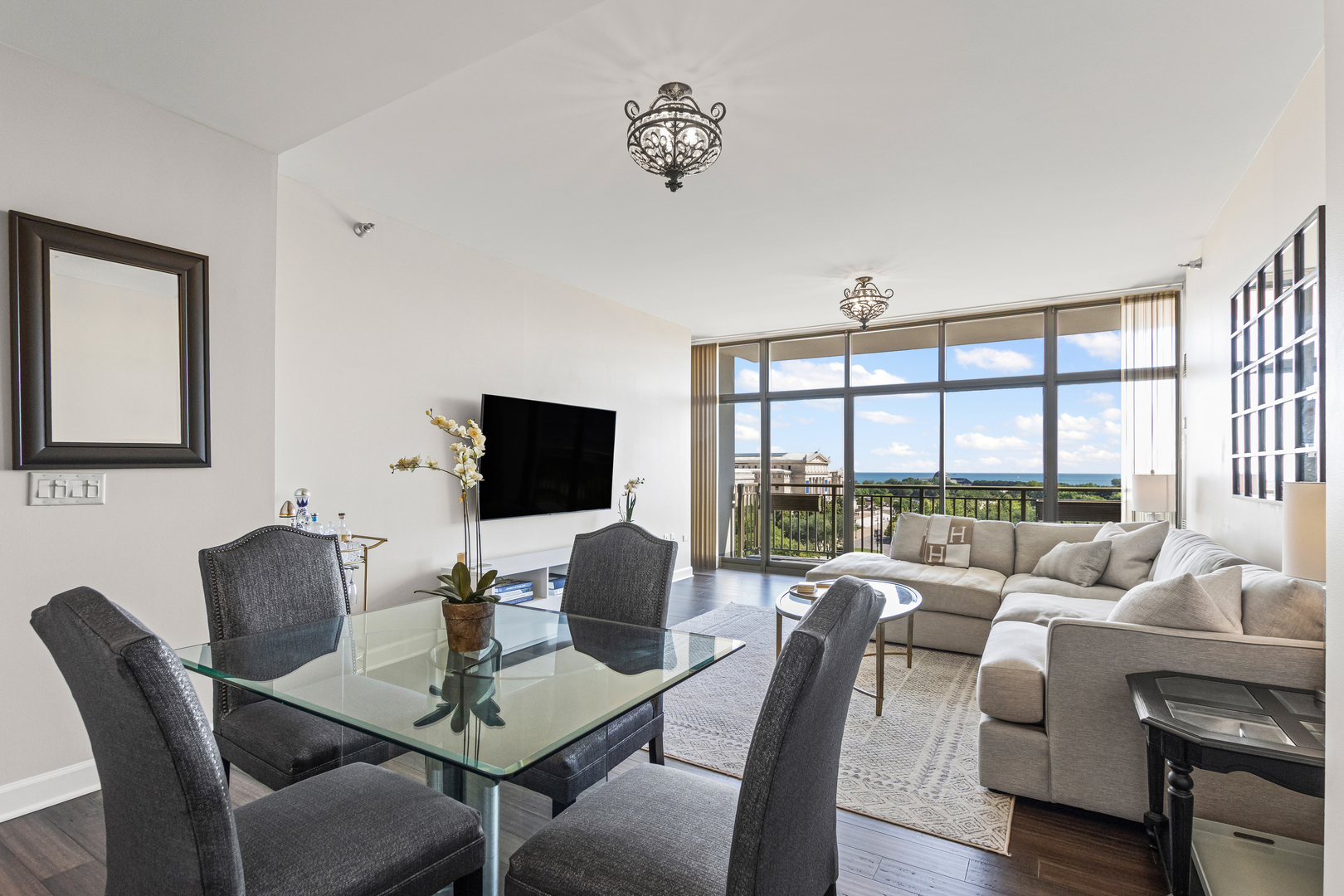 1335 S Prairie Avenue Unit: 1003