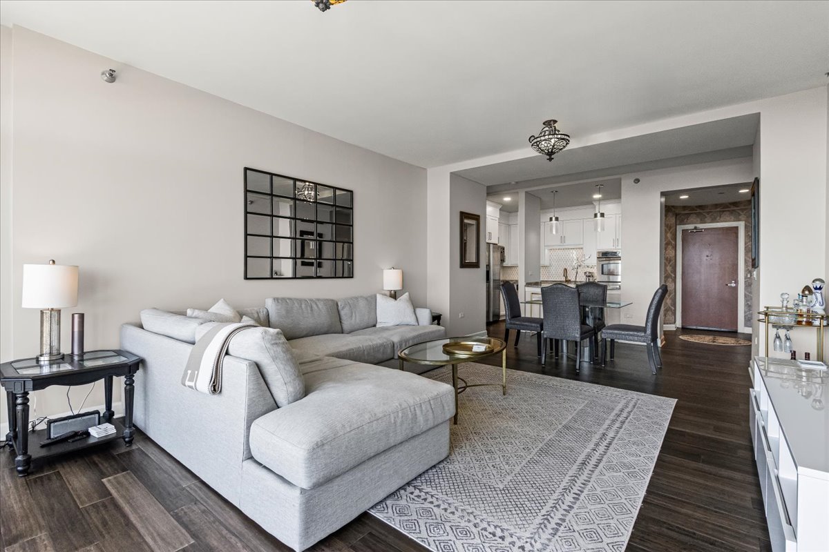 1335 S Prairie Avenue Unit: 1003