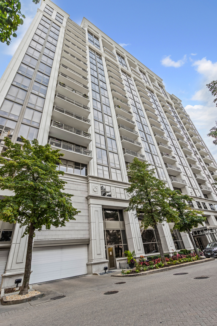 1335 S Prairie Avenue Unit: 1003