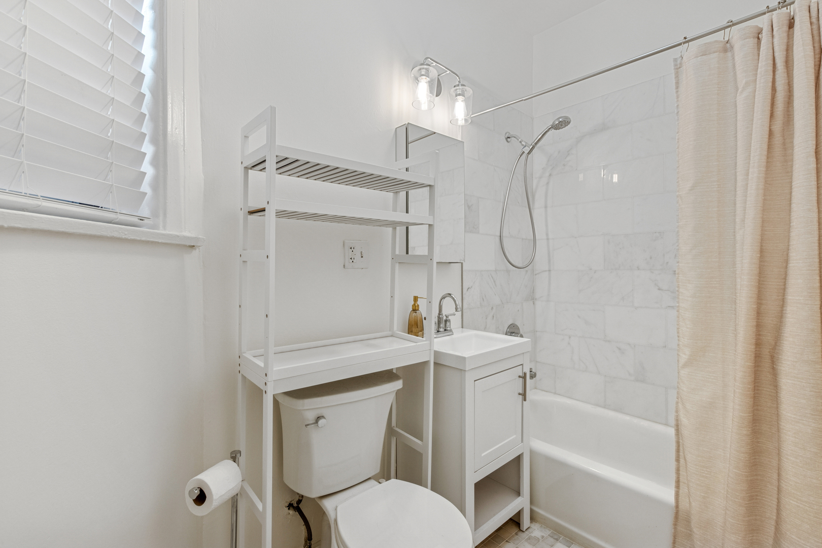 2106 N Seminary Avenue Unit: 3