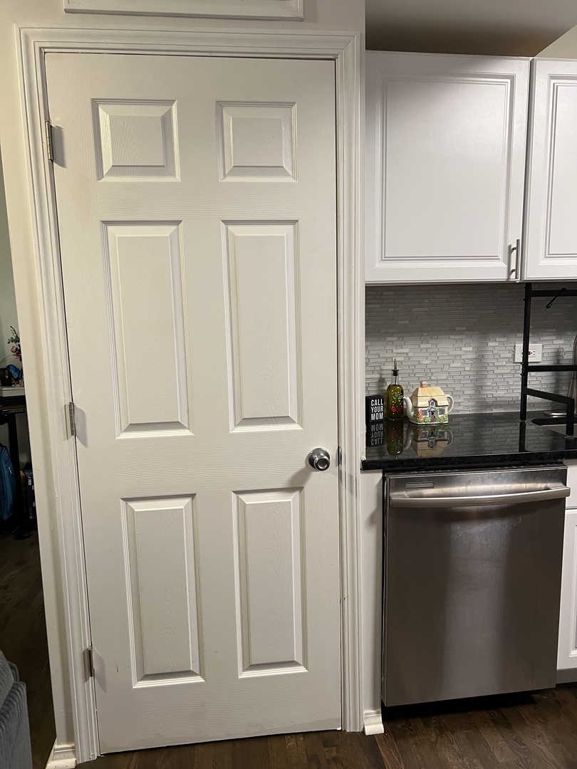 4101 W IOWA Street Unit: 6