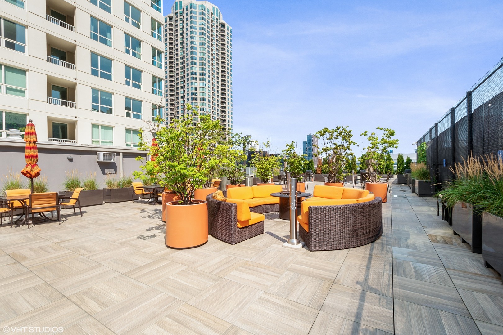 345 N La Salle Drive Unit: 2505