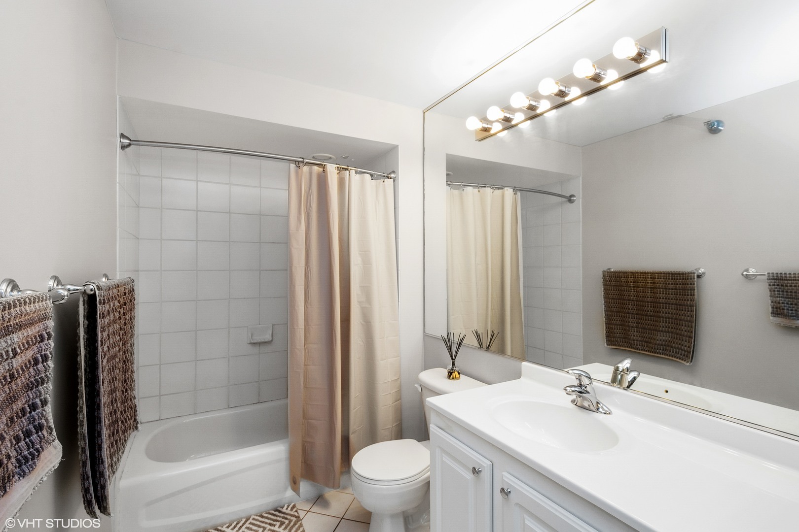 345 N La Salle Drive Unit: 2505