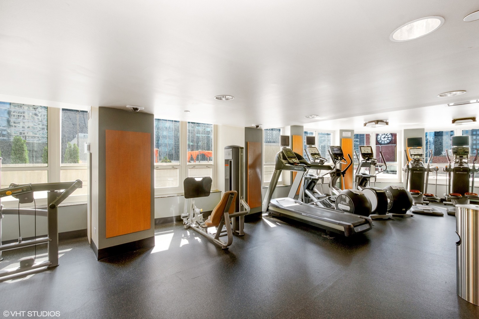 345 N La Salle Drive Unit: 2505