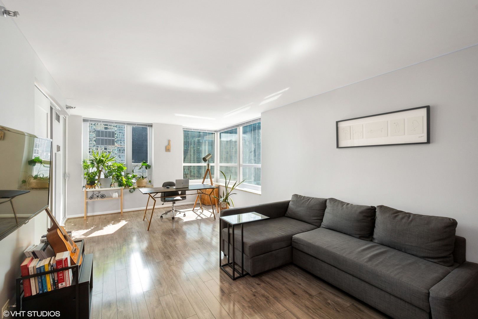 345 N La Salle Drive Unit: 2505