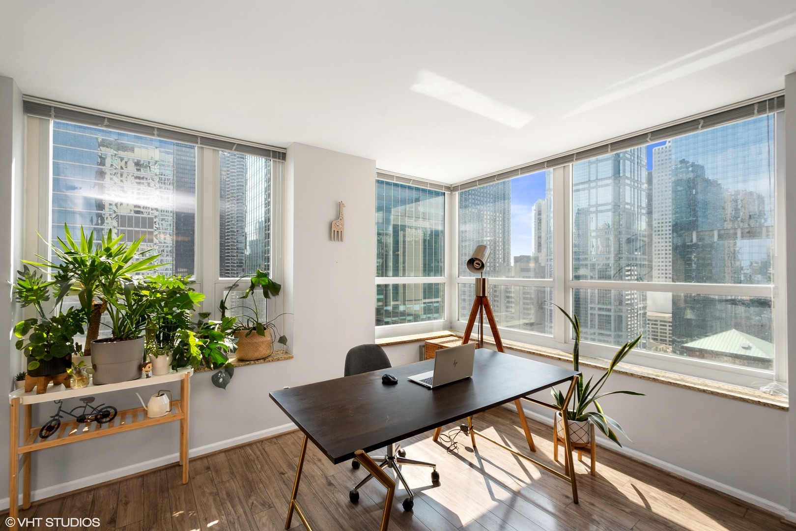 345 N La Salle Drive Unit: 2505