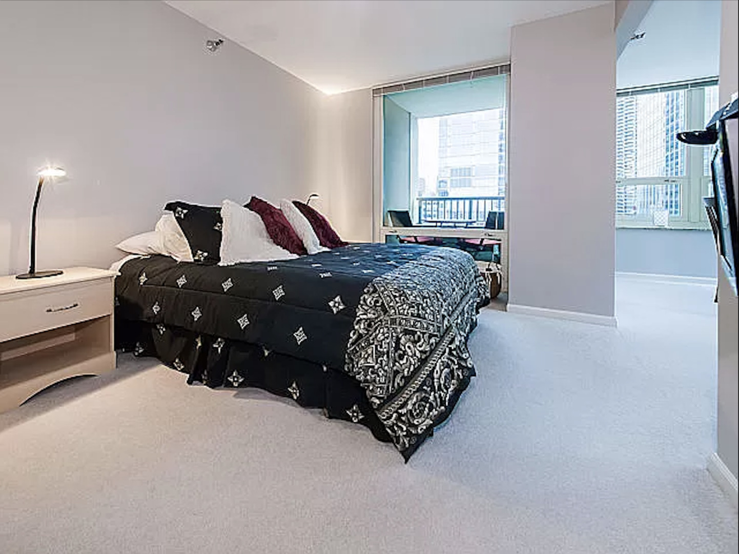 345 N La Salle Drive Unit: 2505