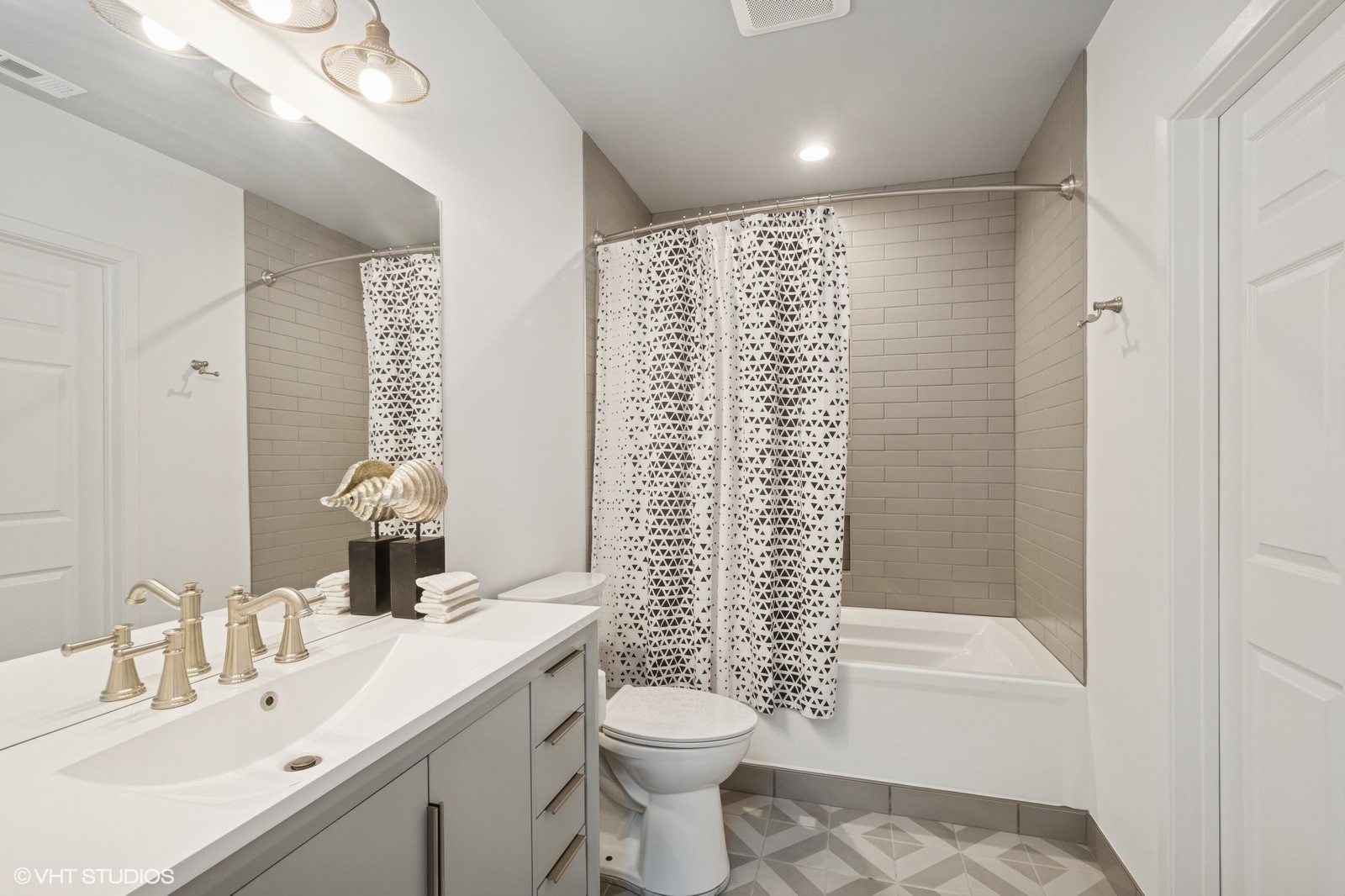 1525 S Michigan Avenue Unit: 405