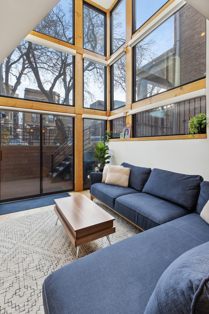 5536 N Glenwood Avenue Unit: 1F