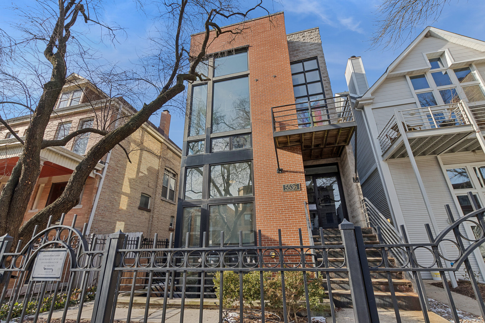 5536 N Glenwood Avenue Unit: 1F
