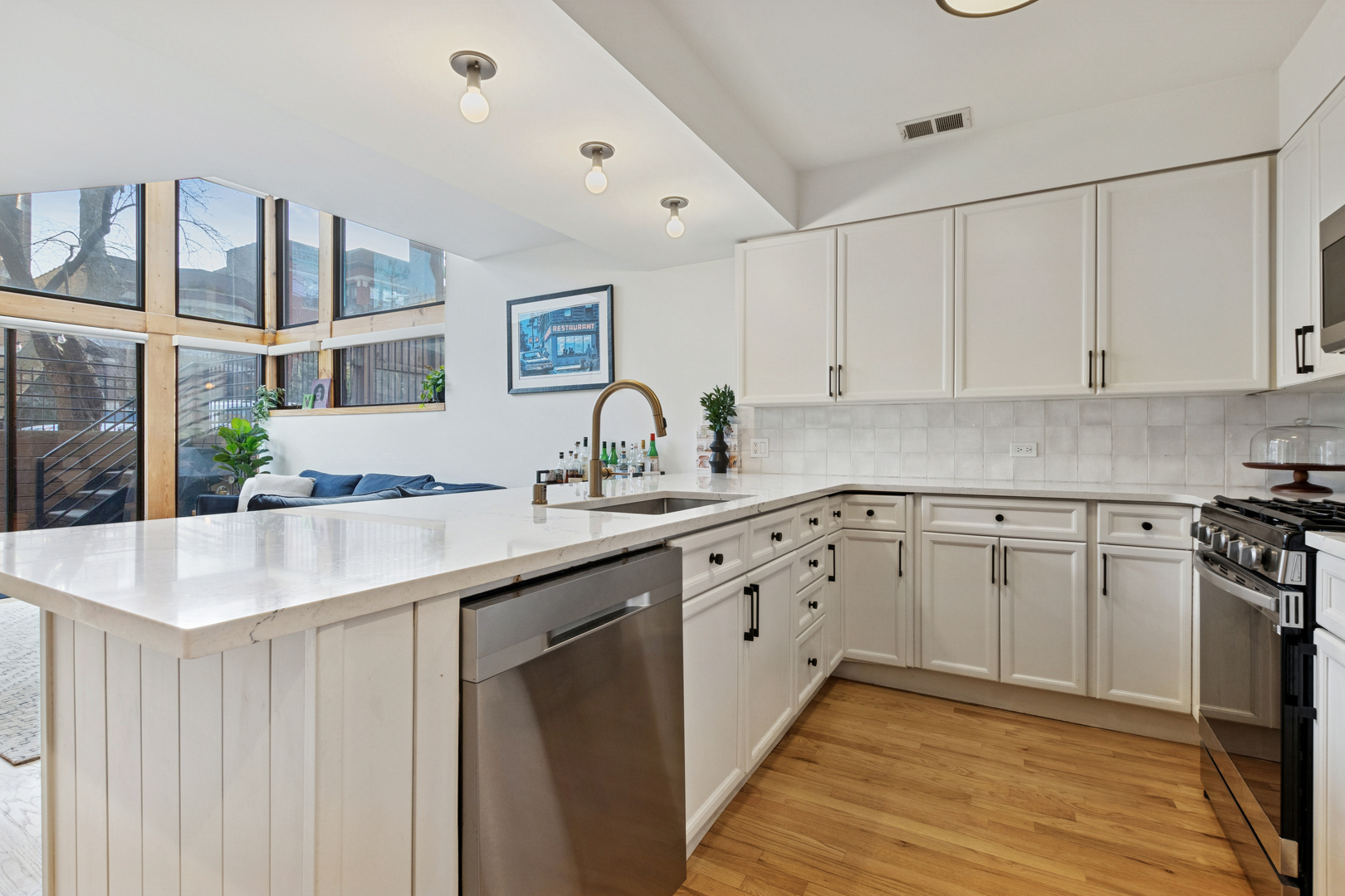 5536 N Glenwood Avenue Unit: 1F