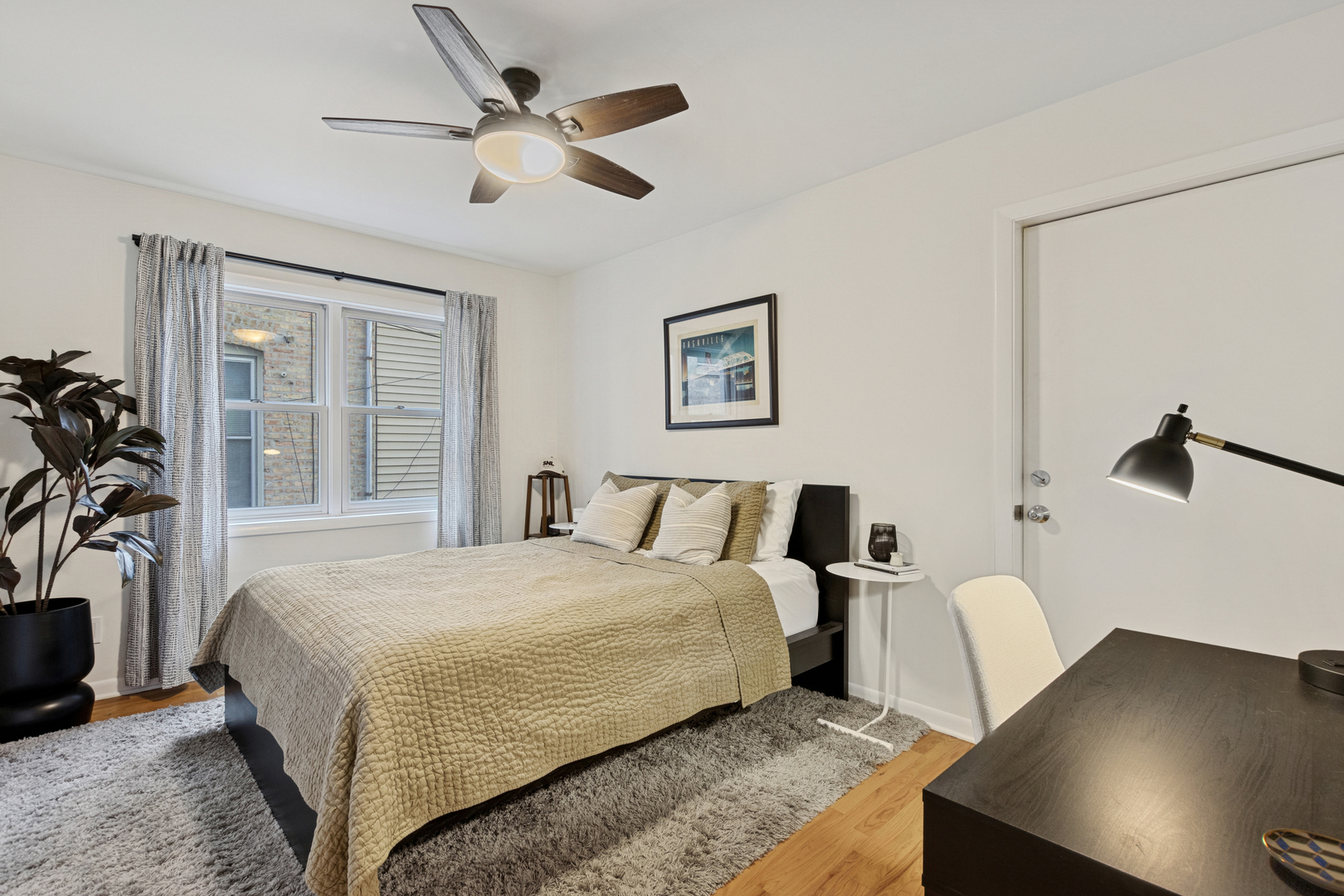 5536 N Glenwood Avenue Unit: 1F