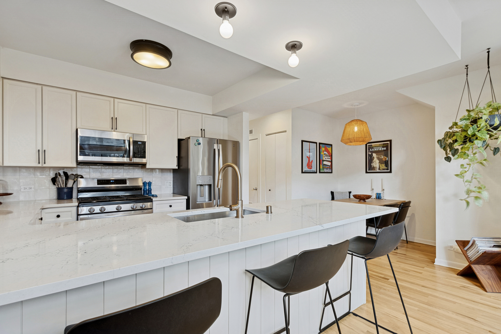 5536 N Glenwood Avenue Unit: 1F