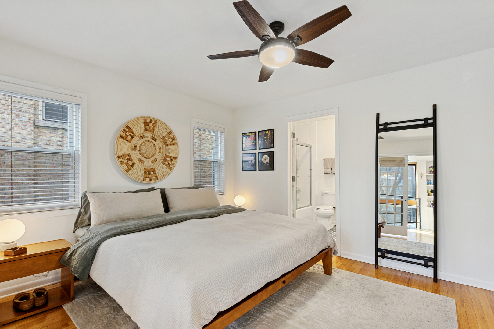 5536 N Glenwood Avenue Unit: 1F