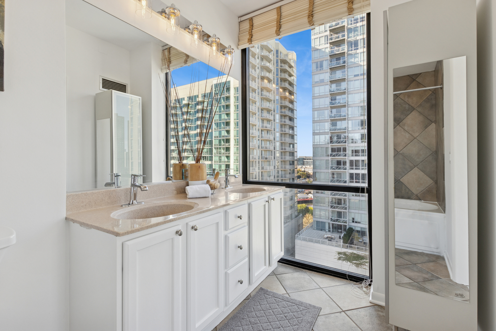 435 W Erie Street Unit: 1408