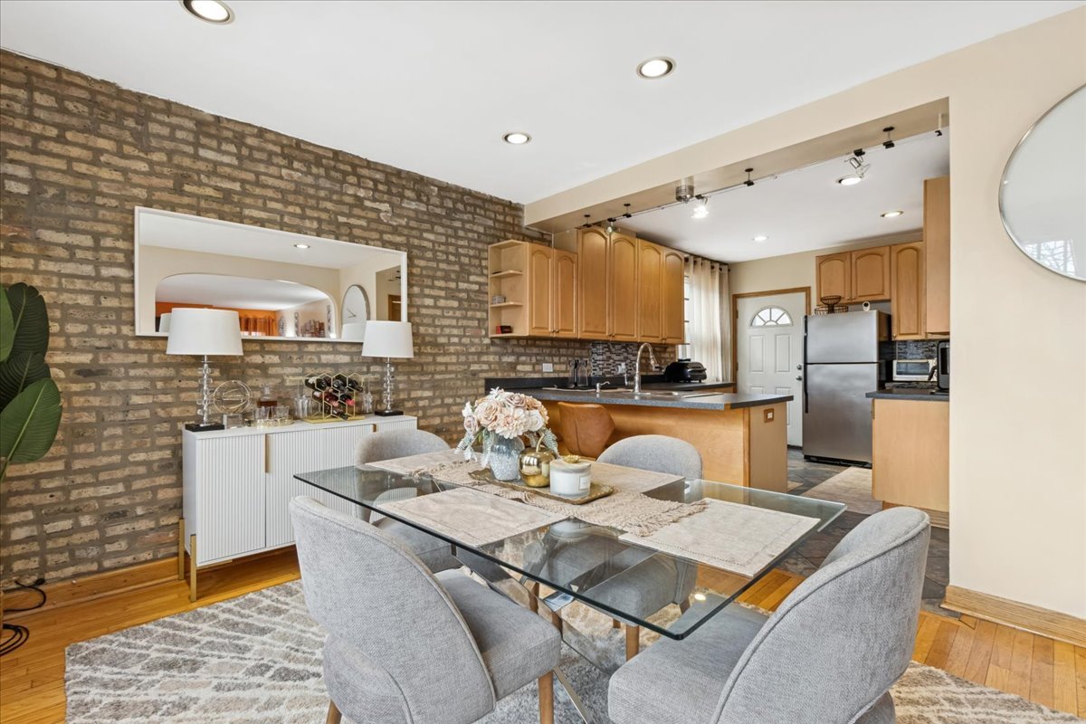 821 Brummel Street Unit: 2