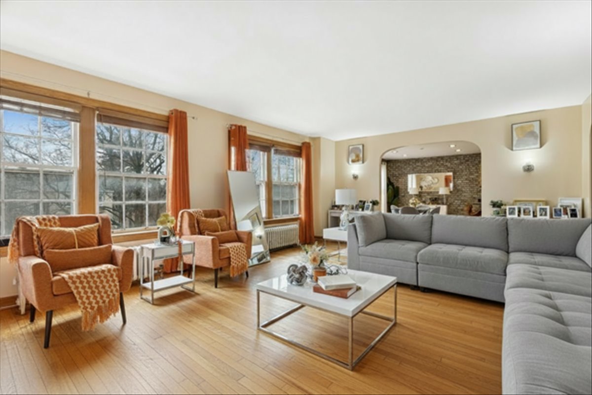 821 Brummel Street Unit: 2