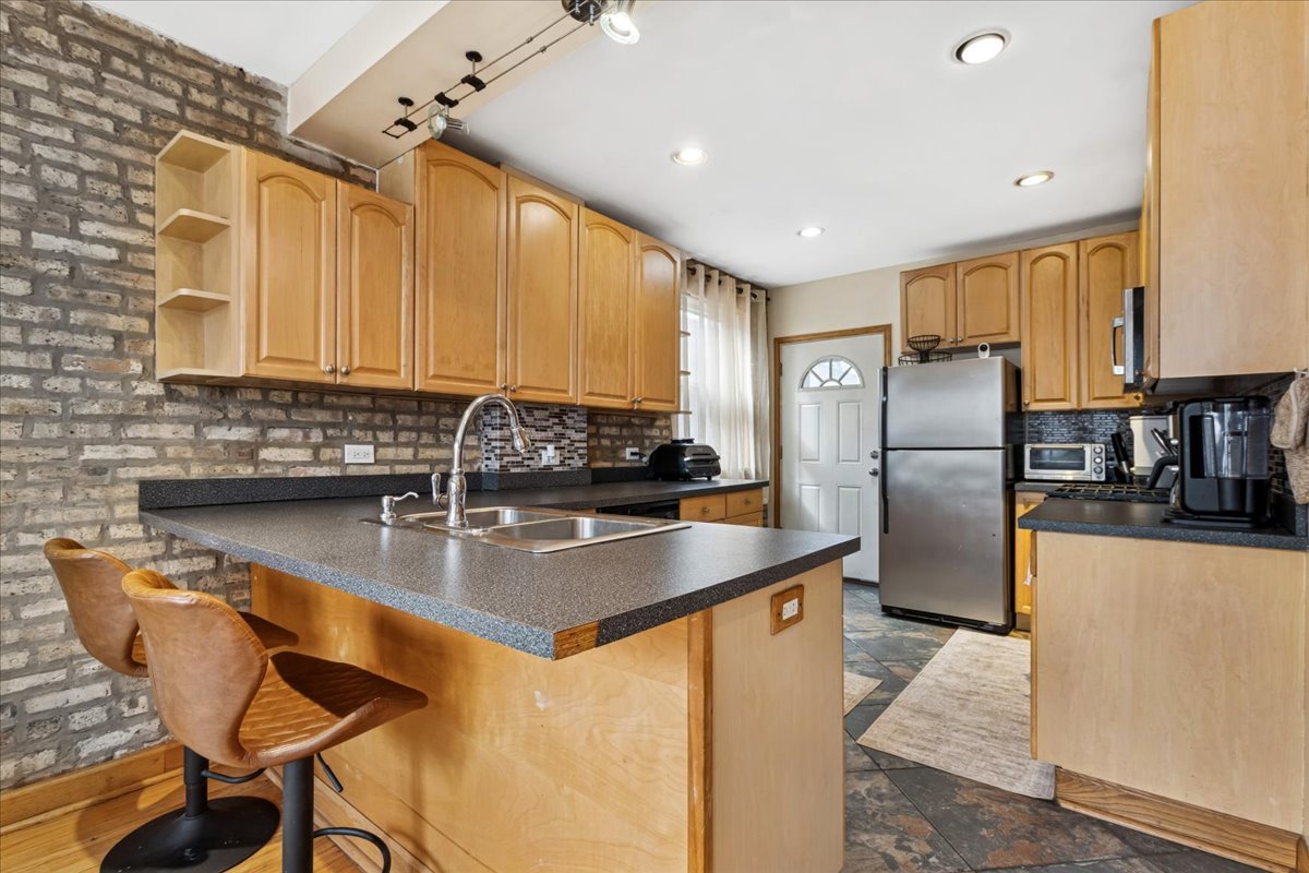 821 Brummel Street Unit: 2