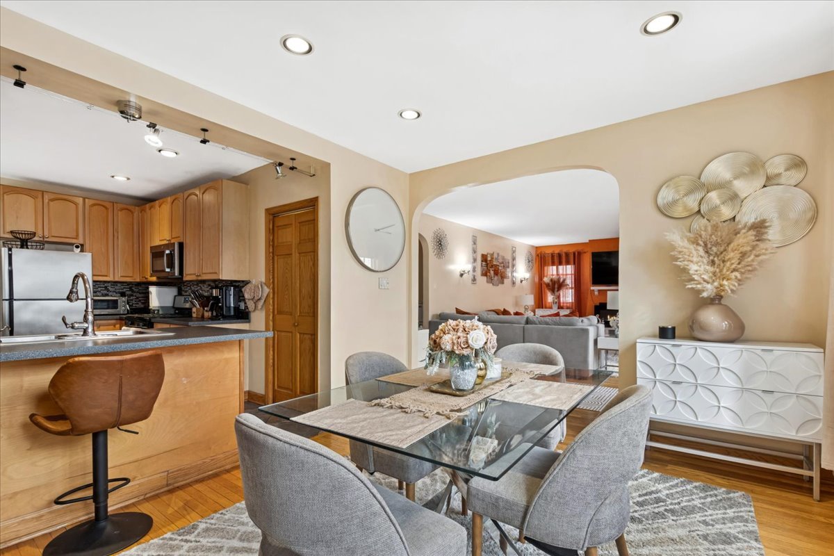 821 Brummel Street Unit: 2