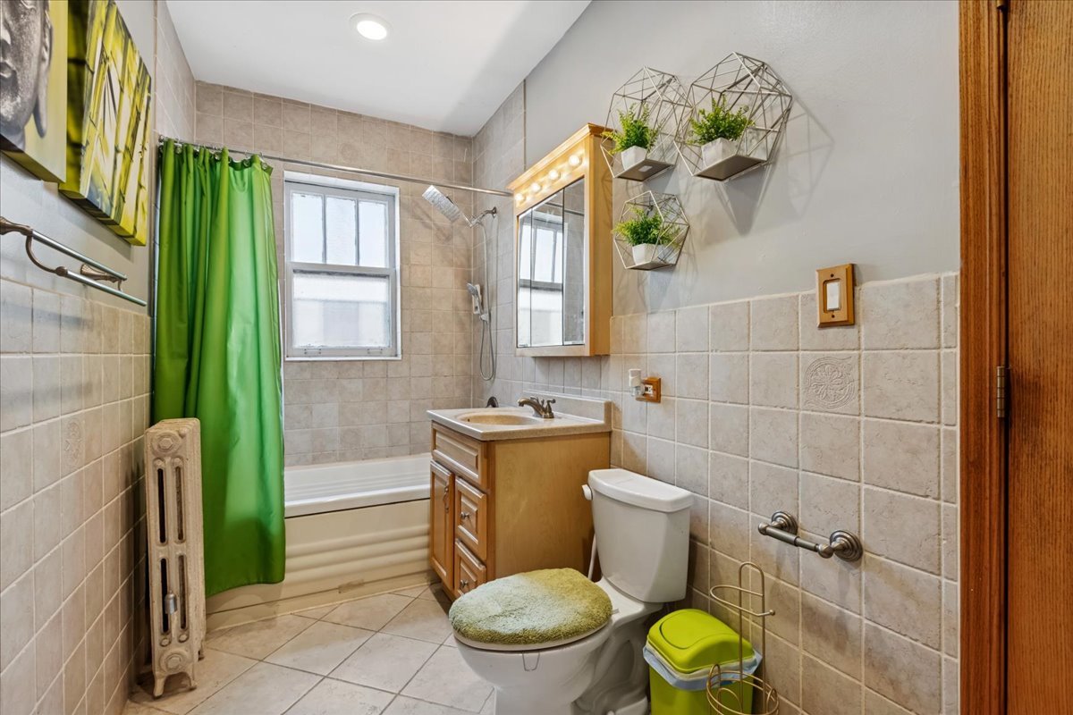 821 Brummel Street Unit: 2