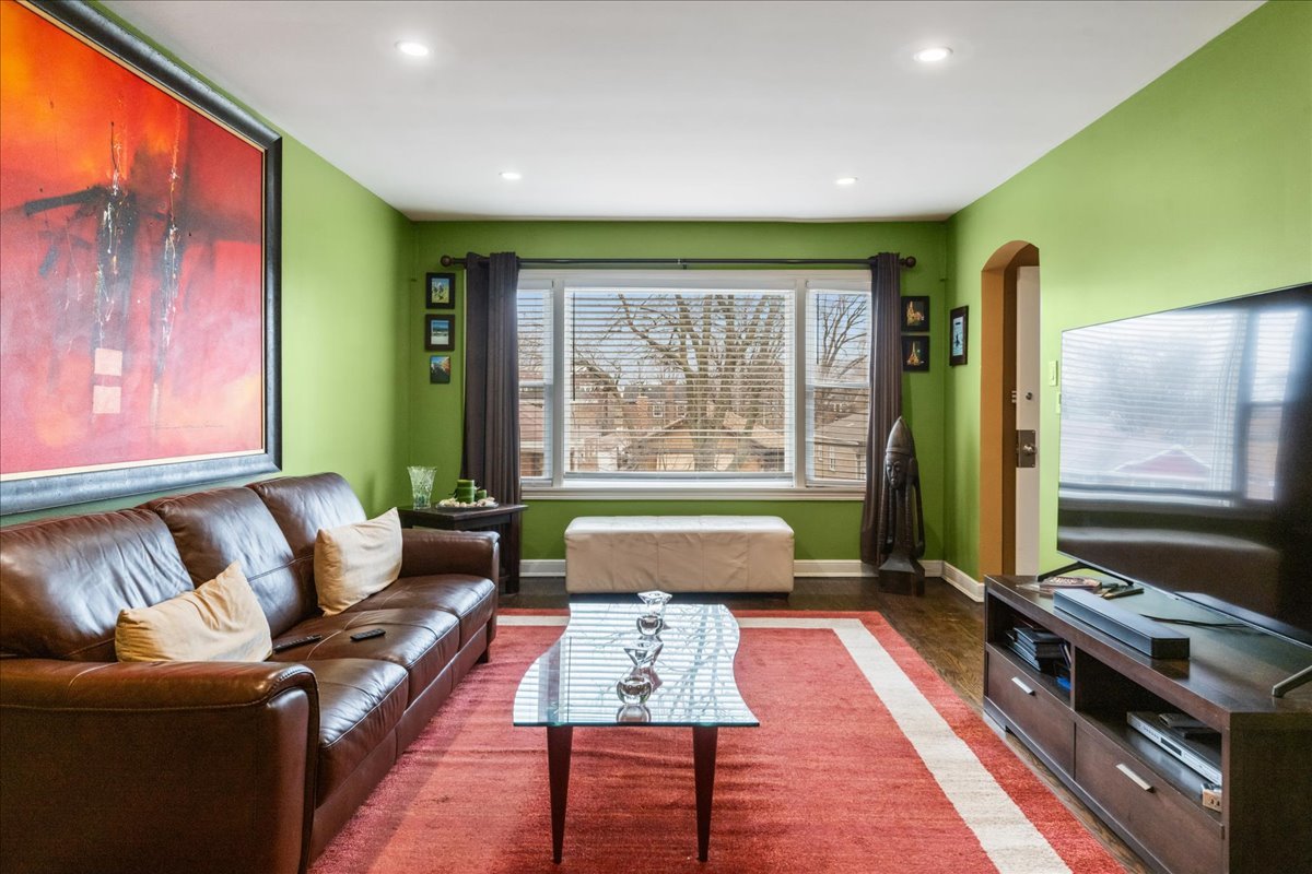 8833 S Dorchester Avenue