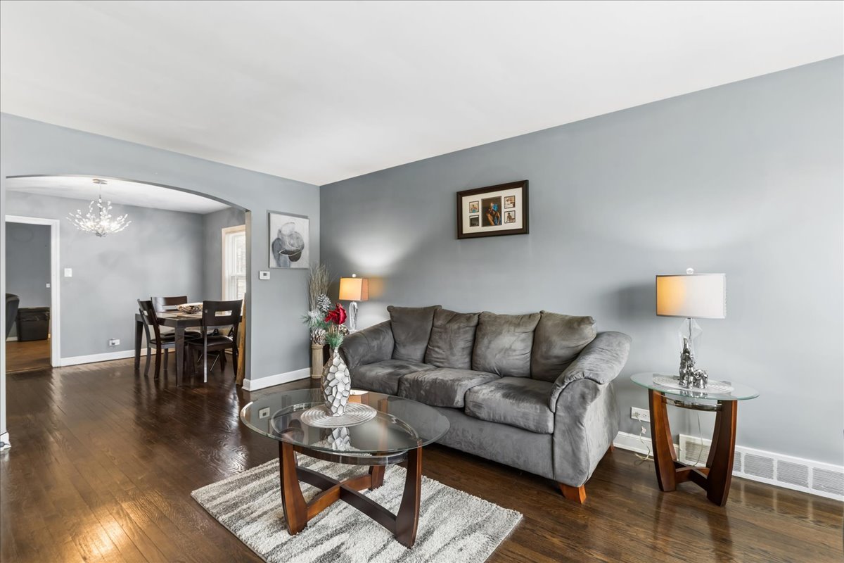 8833 S Dorchester Avenue