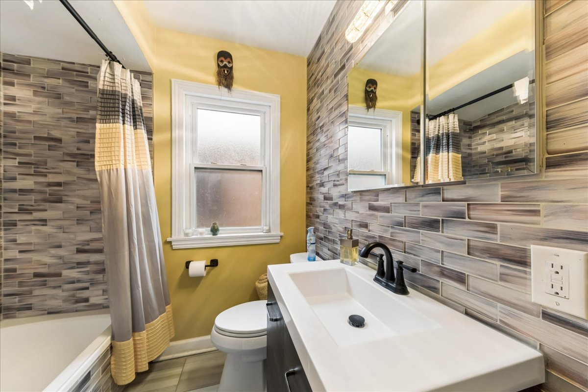 8833 S Dorchester Avenue