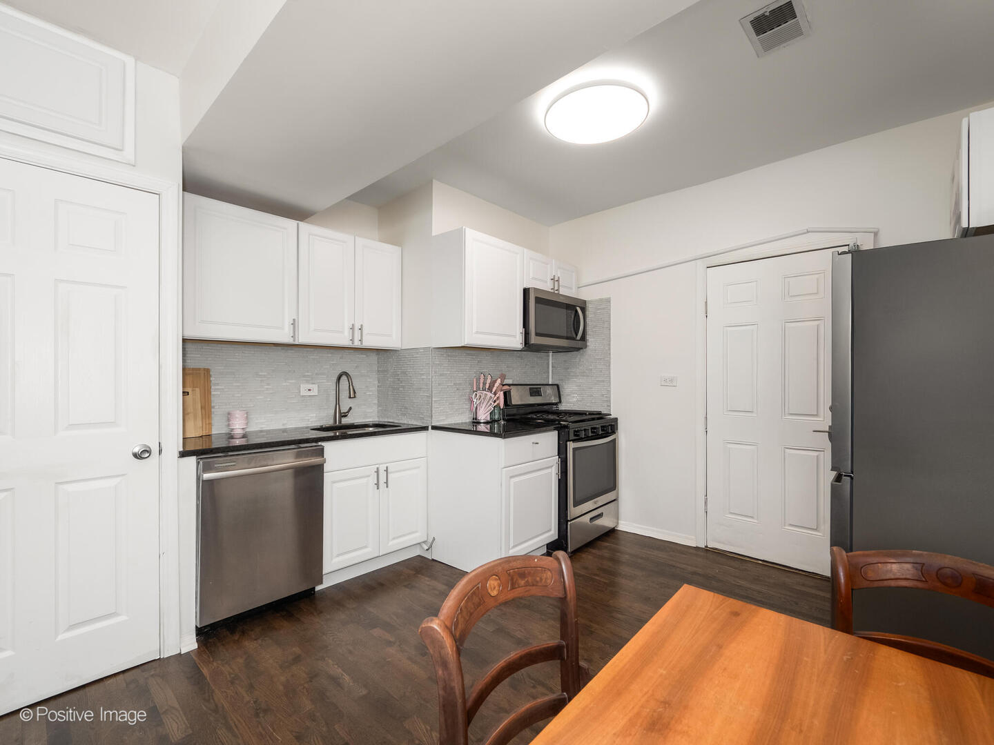 4101 W IOWA Street Unit: 6