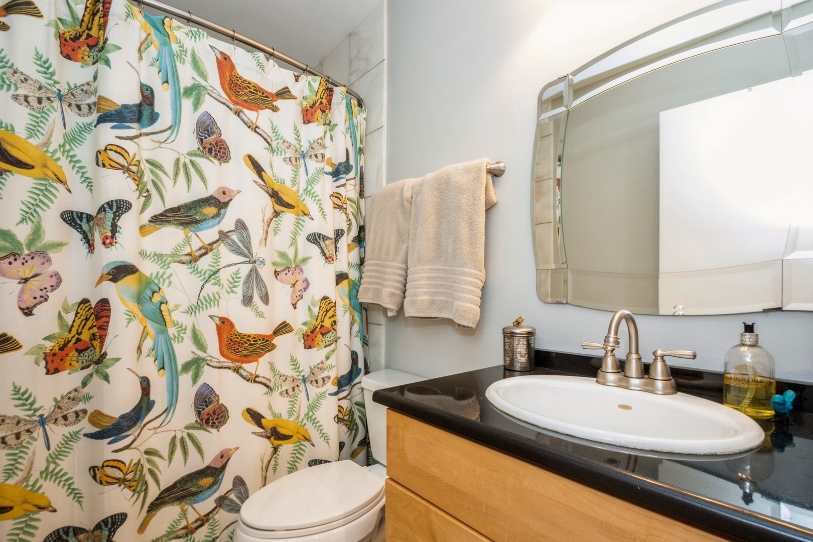 1635 W Belmont Avenue Unit: 320