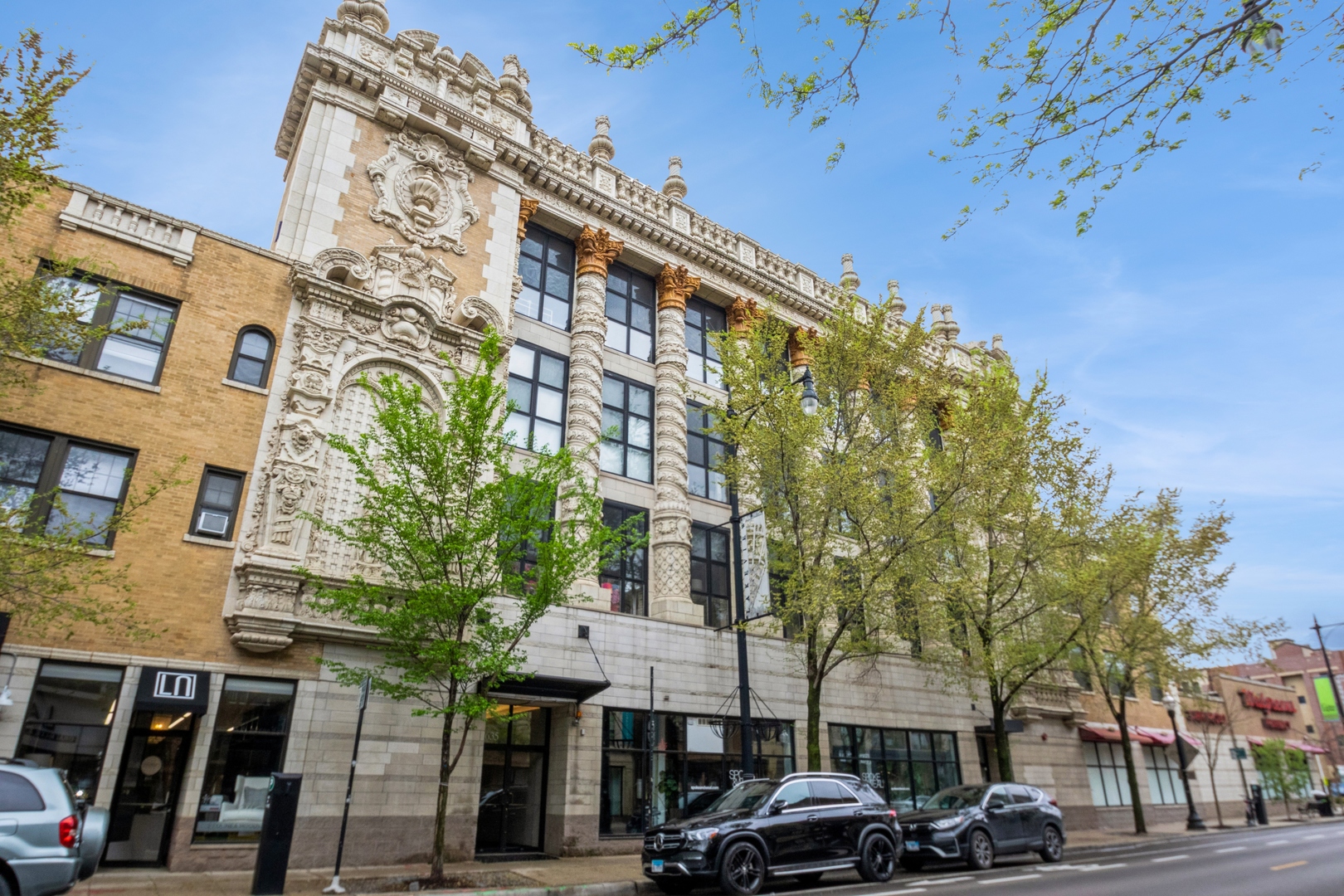 1635 W Belmont Avenue Unit: 320
