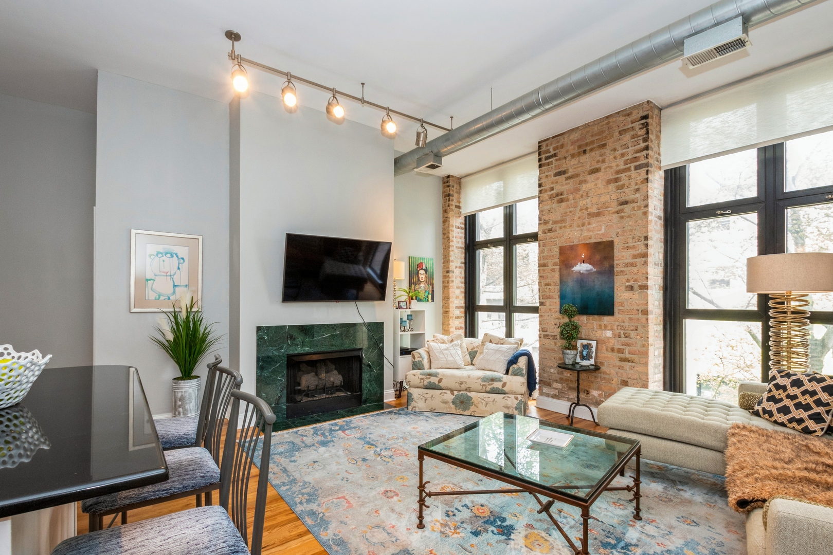 1635 W Belmont Avenue Unit: 320