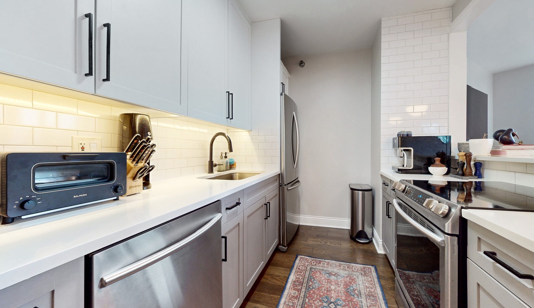 400 N LaSalle Street Unit: 1202