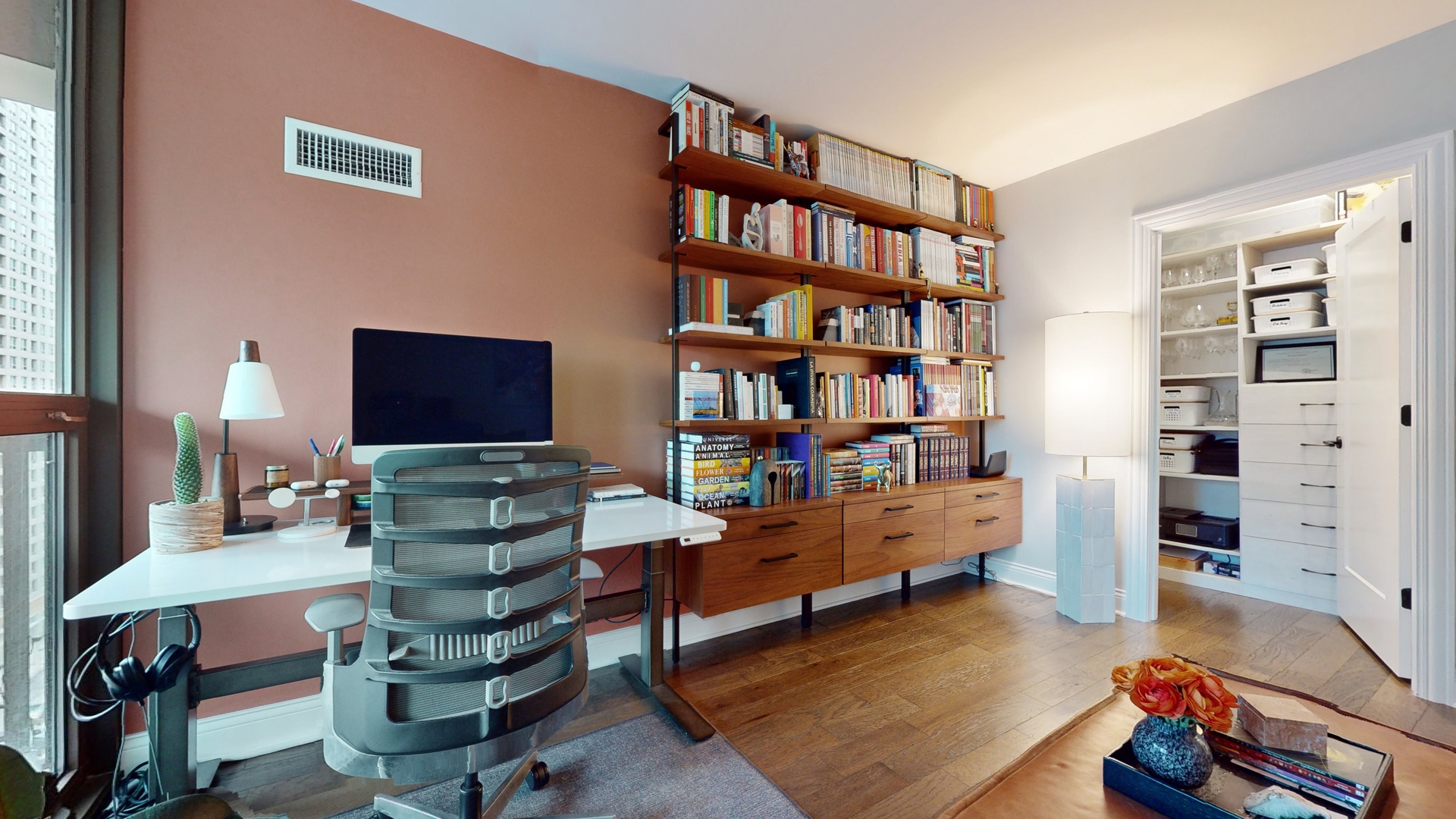 400 N LaSalle Street Unit: 1202