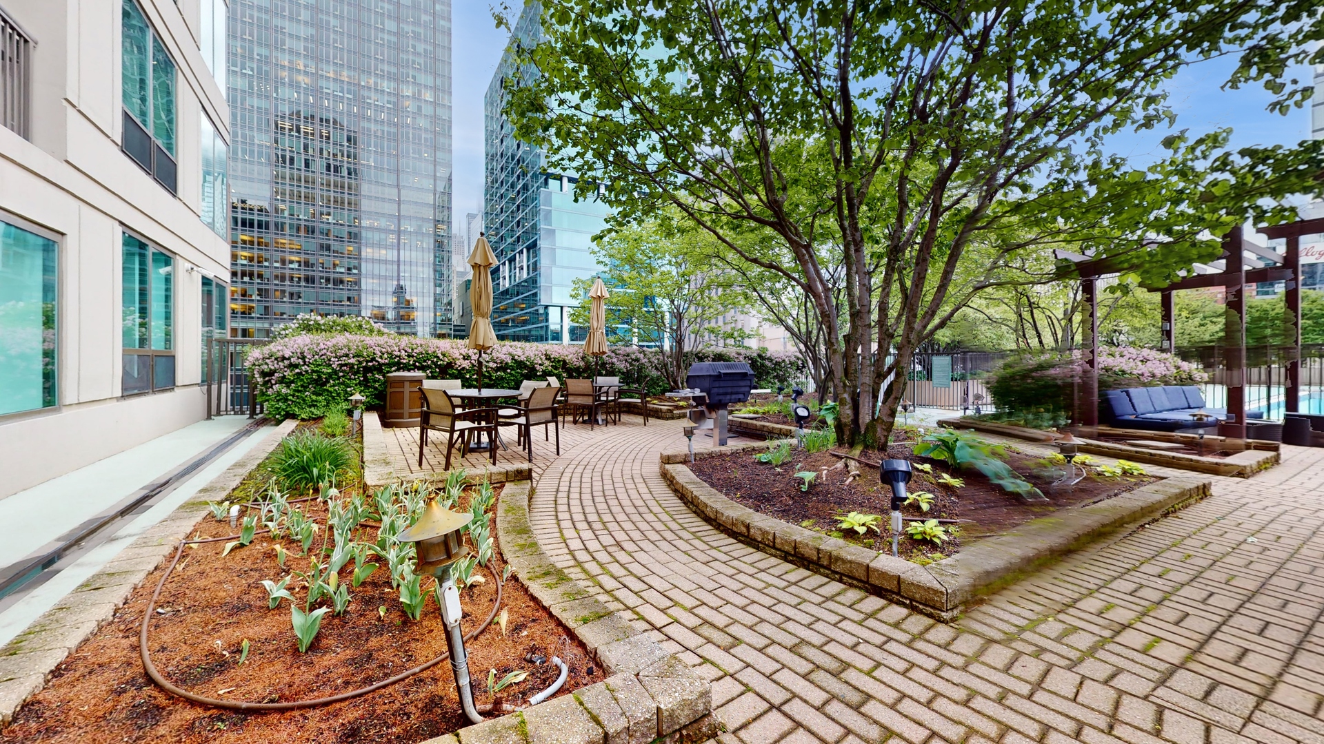 400 N LaSalle Street Unit: 1202