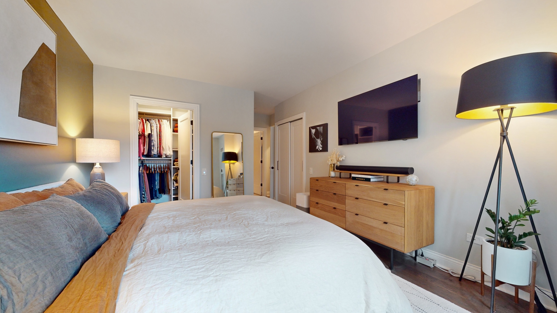 400 N LaSalle Street Unit: 1202