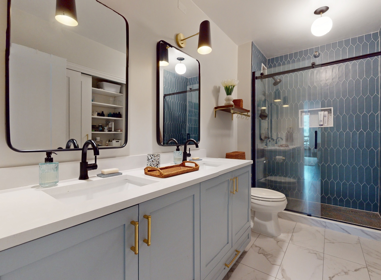 400 N LaSalle Street Unit: 1202