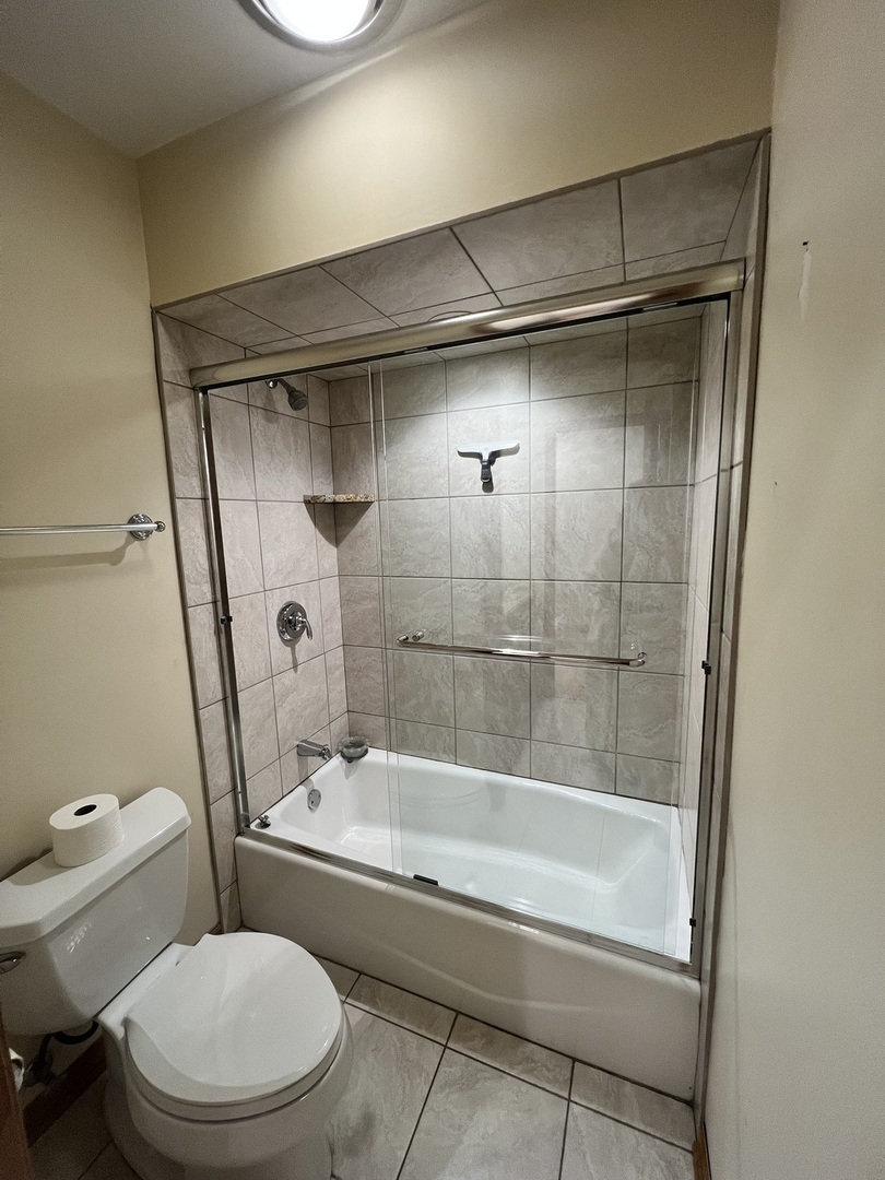 1988 Green Bay Road Unit: 4