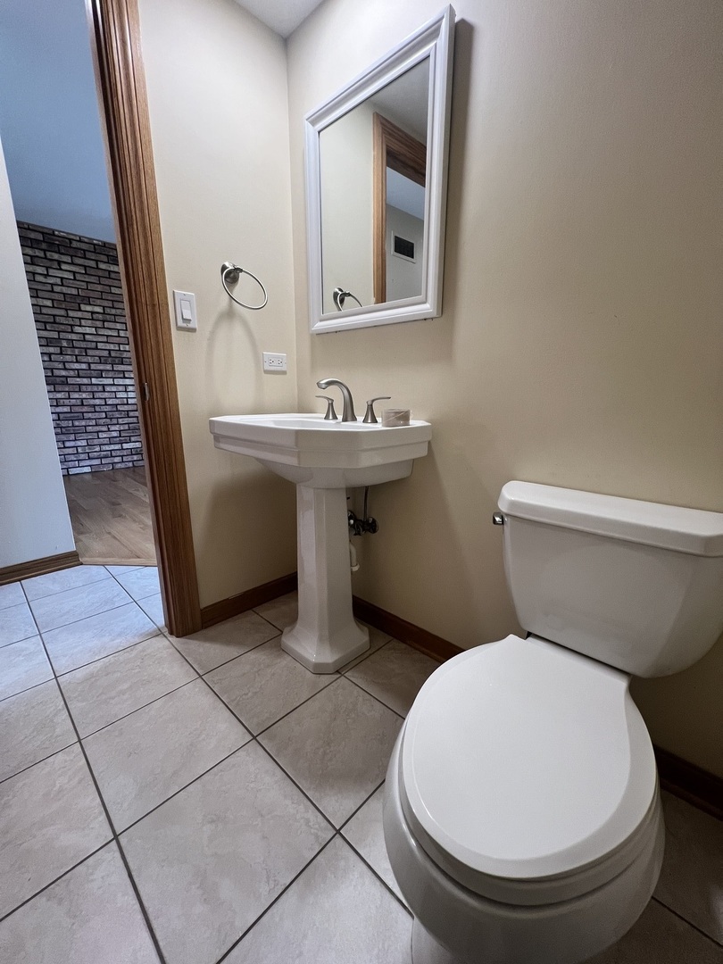 1988 Green Bay Road Unit: 4