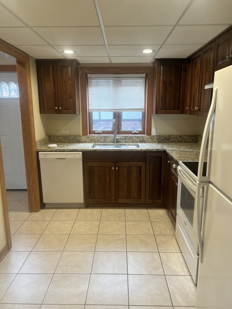 1988 Green Bay Road Unit: 4
