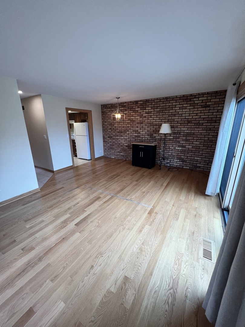 1988 Green Bay Road Unit: 4