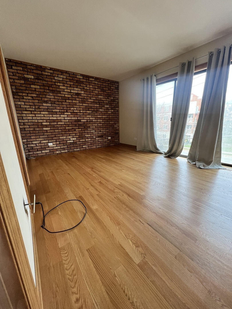 1988 Green Bay Road Unit: 4