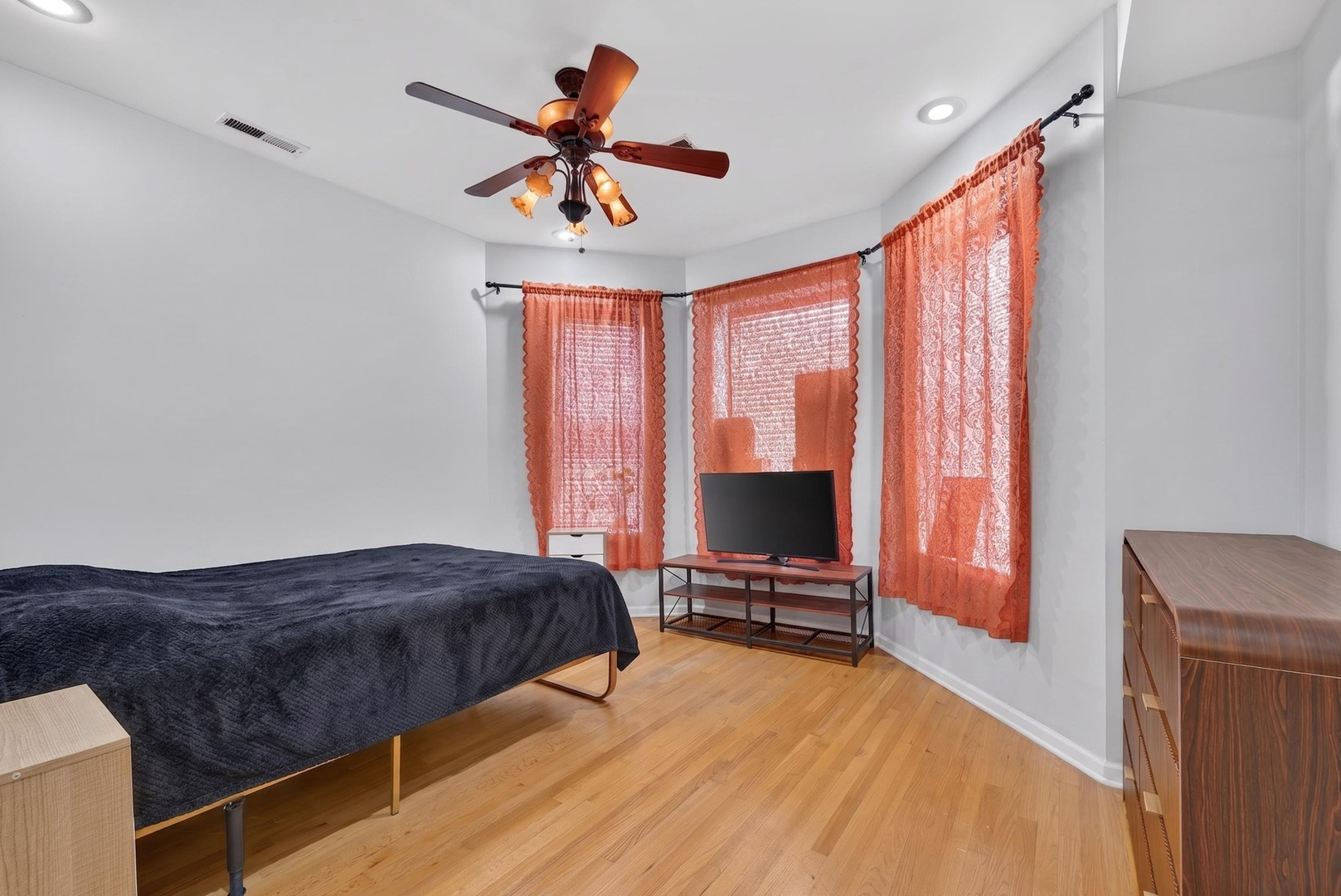 4007 S CALUMET Boulevard Unit: 2S