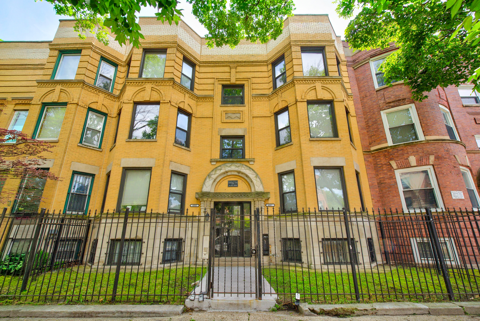 4007 S CALUMET Boulevard Unit: 2S