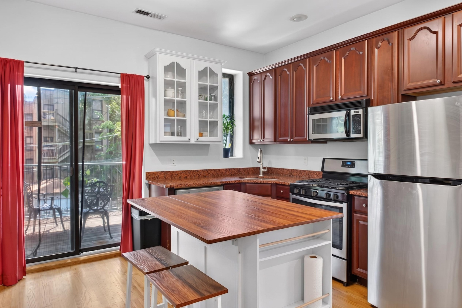 4007 S CALUMET Boulevard Unit: 2S